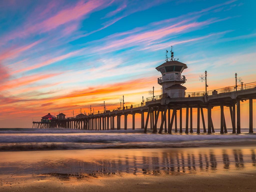 Incredible colors of sunset by Huntington Beach Pier, in the famous surf city in California