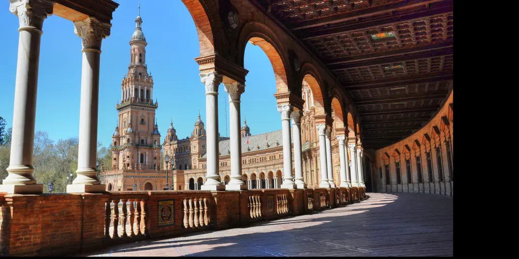 Amazing architecture of the Plaza de España in Seville