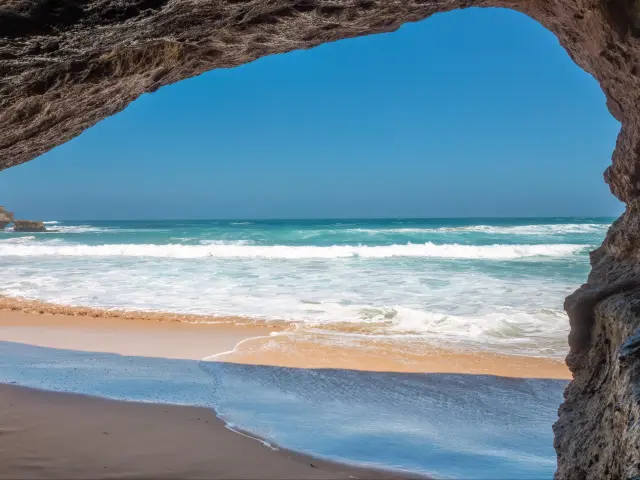 Sea Cave near the Loch Ard Gorge, Port Campbell National Park, Great Ocean Road, Victoria, Australia