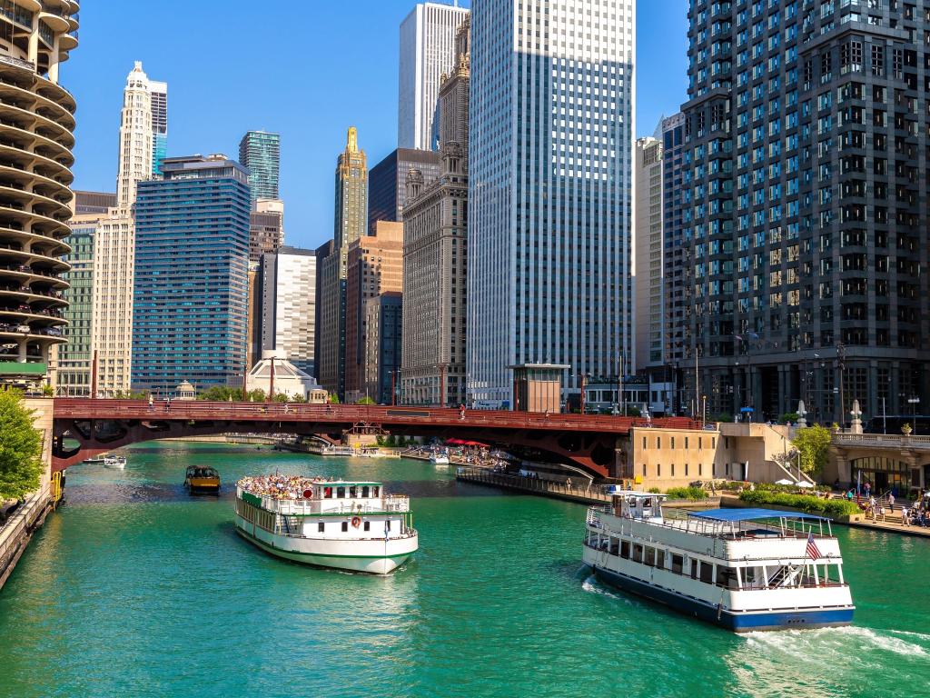 Sightseeing cruise at Chicago river in Chicago, Illinois, USA