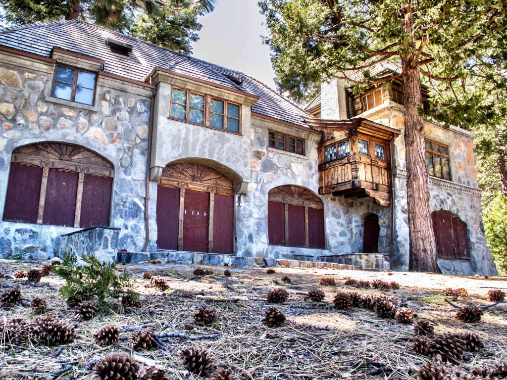 Vikingsholm Castle in Lake Tahoe nestled in the surrounding forests