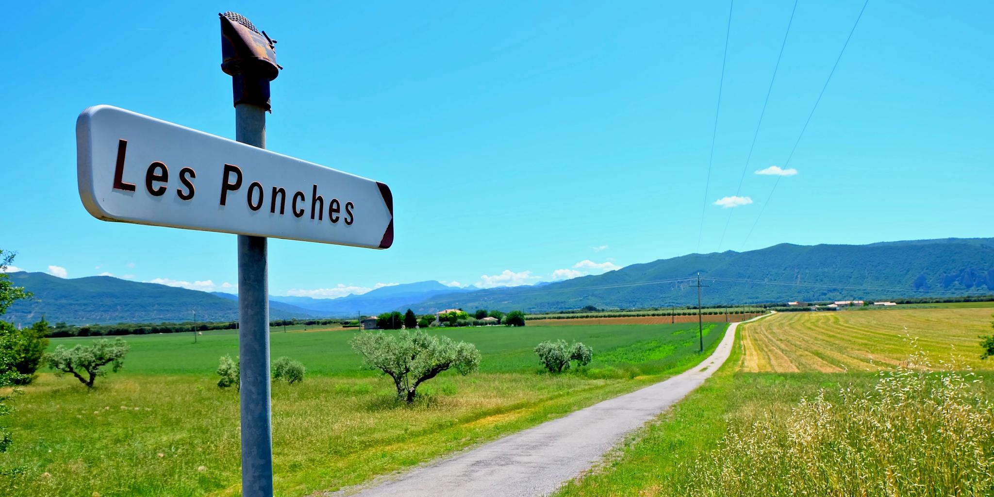 Driving in France: Car checklist, road rules and essential tips - LazyTrips