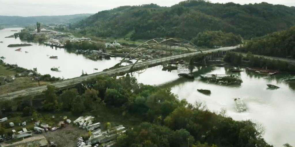 A post-apocalyptical scene depicting a bridge from HBO's Last of Us
