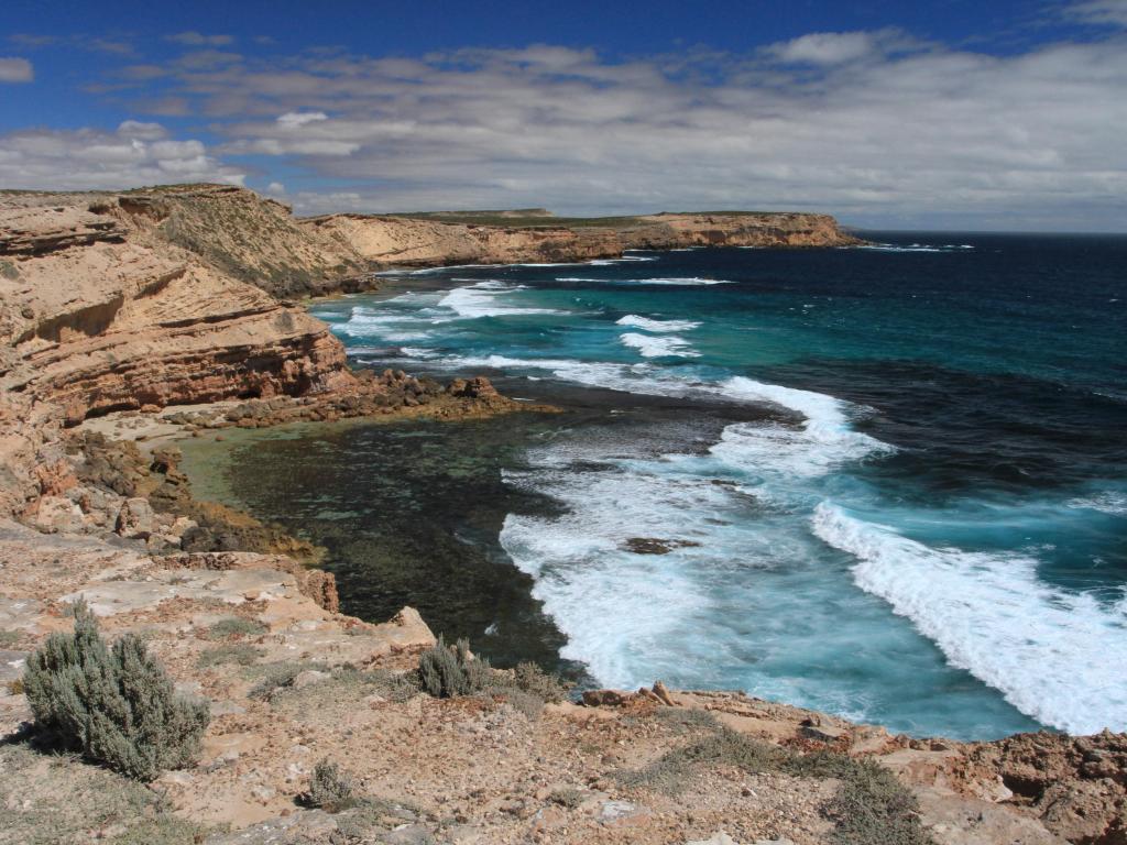 Rugged shores west to Ceduna with big waves crashing in
