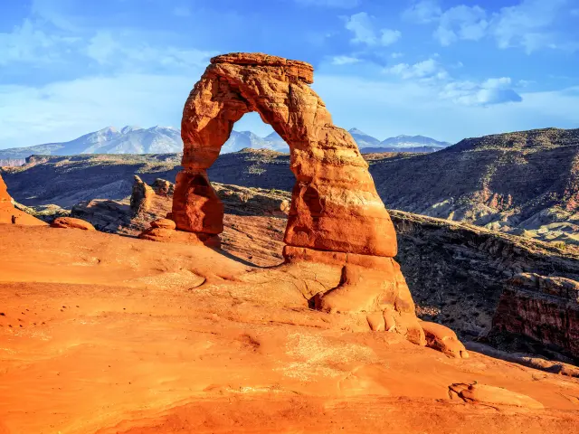 Delicate Arch, located in Arches National Park on a sunny day