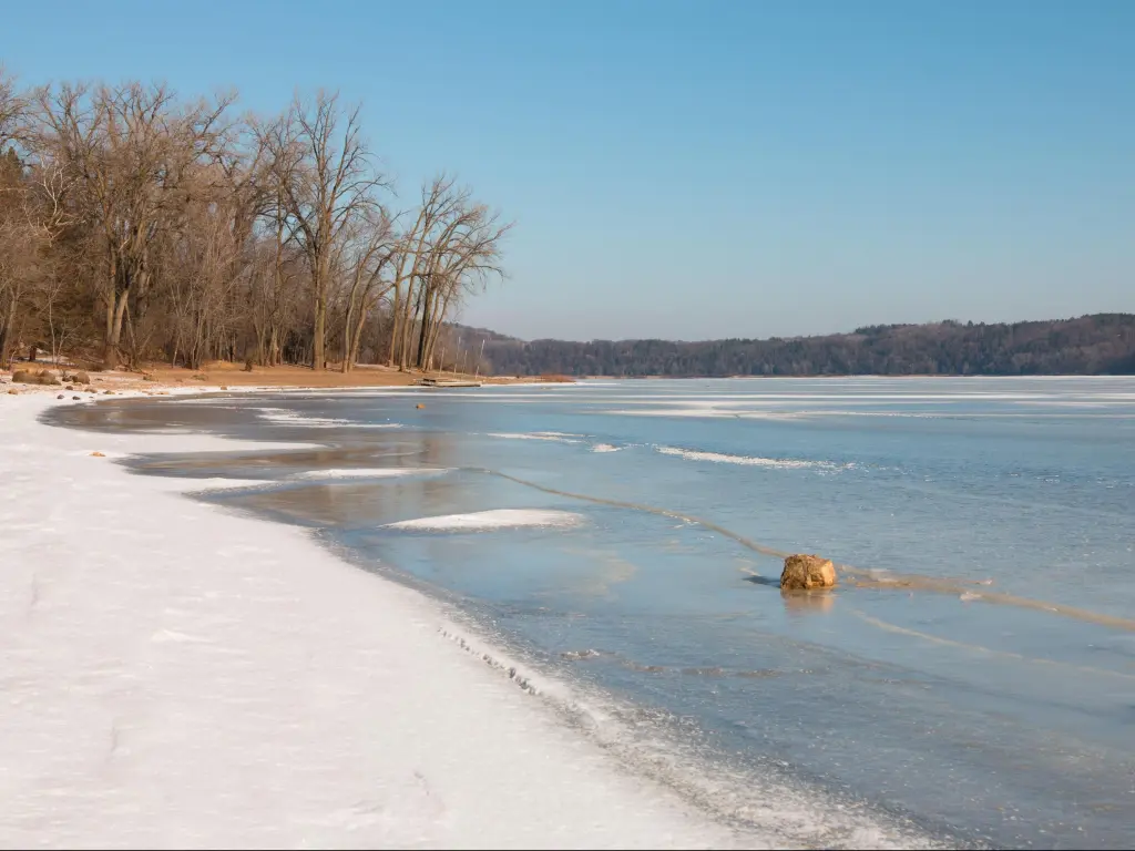 Clear winter day at Mississippi River, Afton State Park, Minnesota, USA