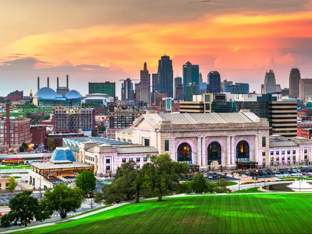 Kansas City, Missouri, USA downtown skyline with Union Station at dusk.