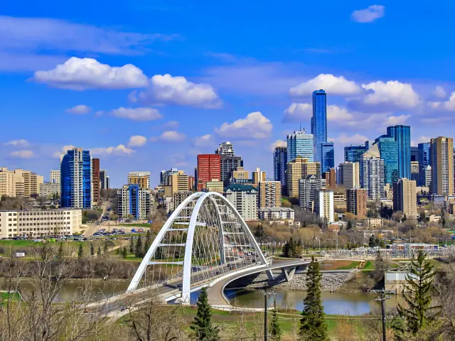 Panoramic view of Edmonton skyline on a sunny day