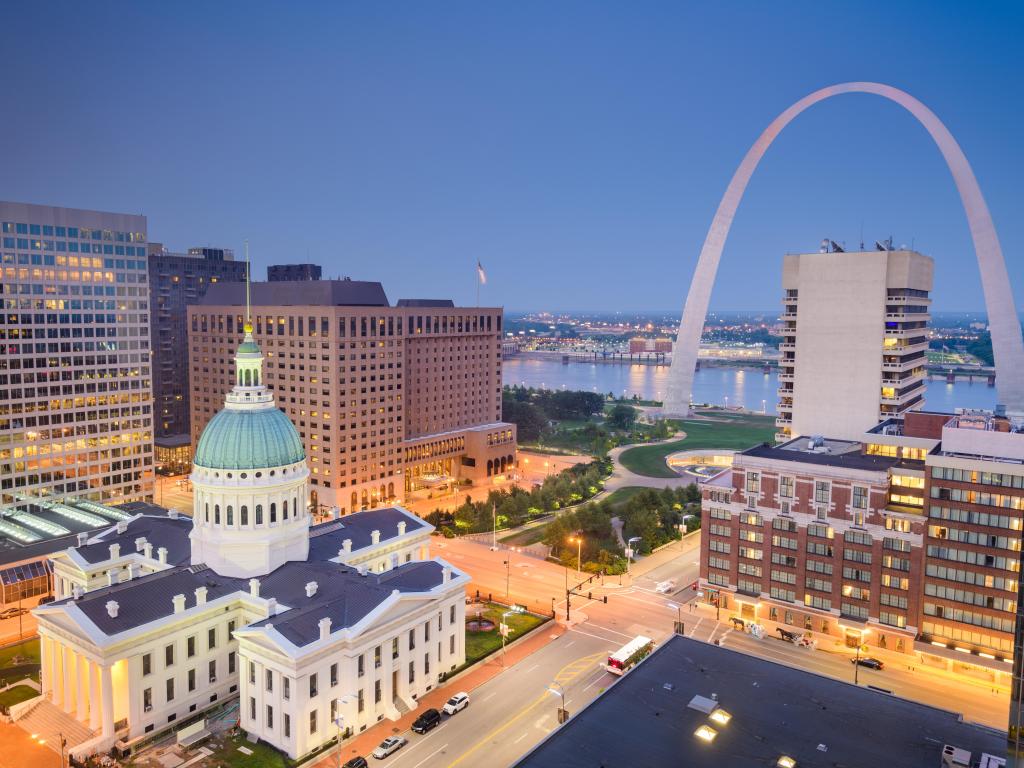 St. Louis, Missouri, USA downtown cityscape with the arch and courthouse at dusk.