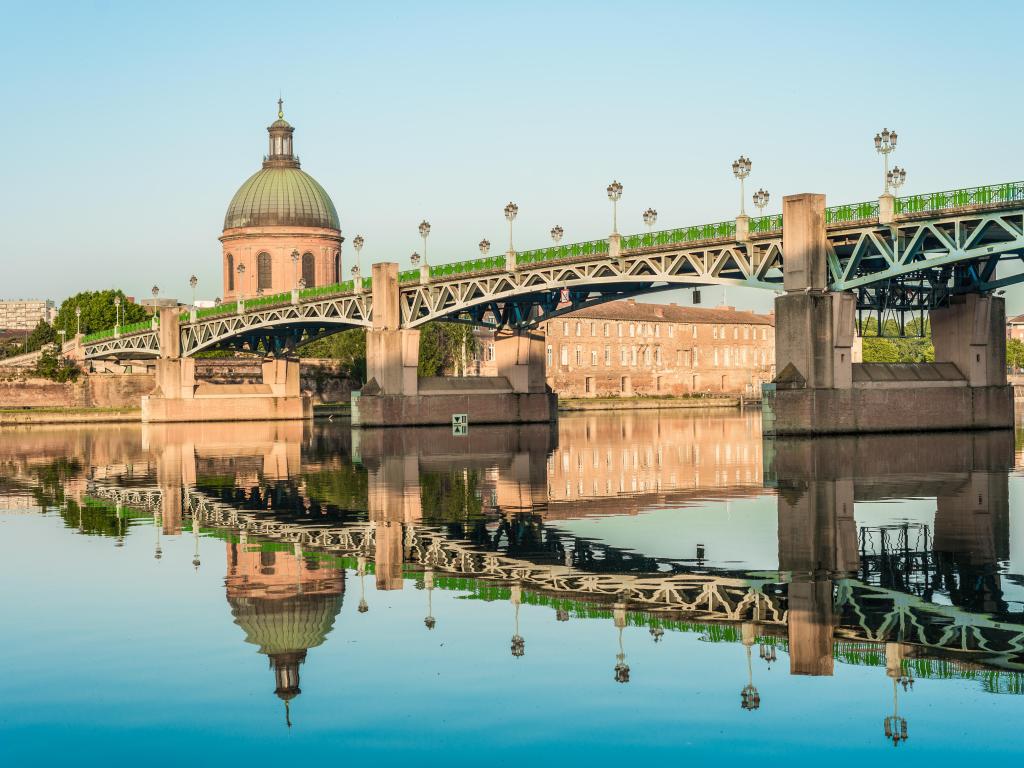 The Saint-Pierre bridge passes over the Garonne and it was completely rebuilt in 1987 in Toulouse, Haute-Garonne, Midi Pyrenees, southern France.