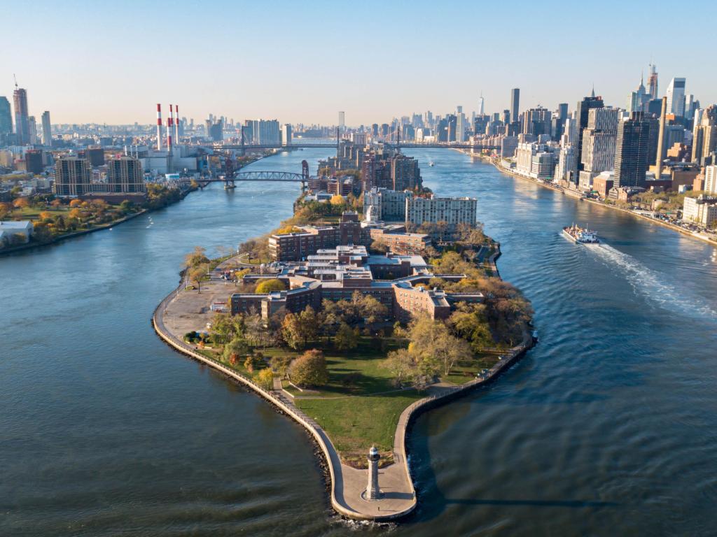Aerial view of Roosevelt Island with New York Skyscrapers