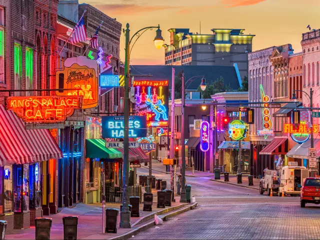 Blues clubs and bars at night along Beale Street in Memphis, Tennessee