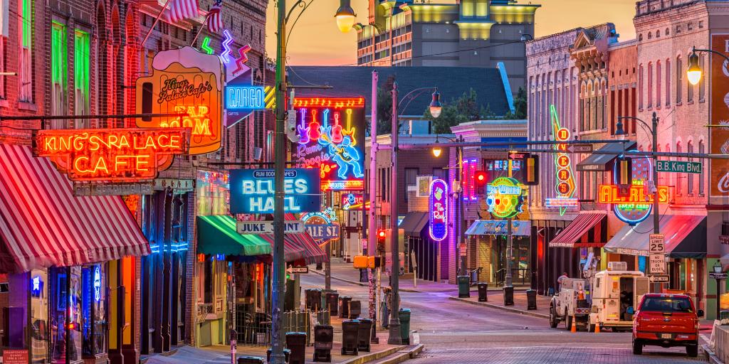 Blues clubs and bars at night along Beale Street in Memphis, Tennessee