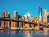 Brooklyn Bridge at daytime with Manhattan skyline 