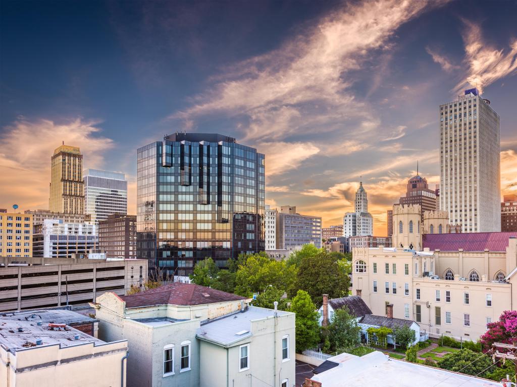 Memphis, Tennessee, USA downtown city skyline at dusk.