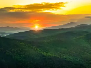 Wide view of the stunning scenery of the Great Smokey Mountains at sunset.