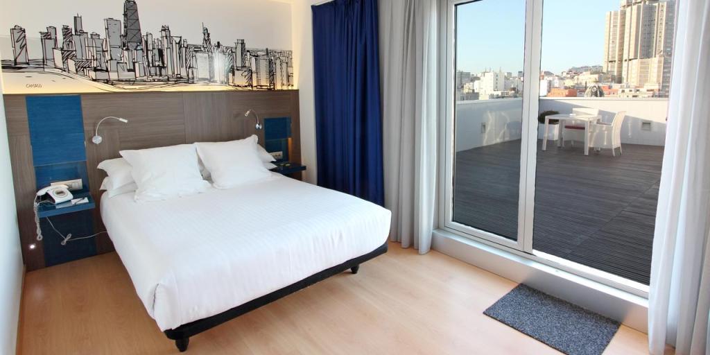 Room with a balcony and views of La Coruña in Hotel Blue