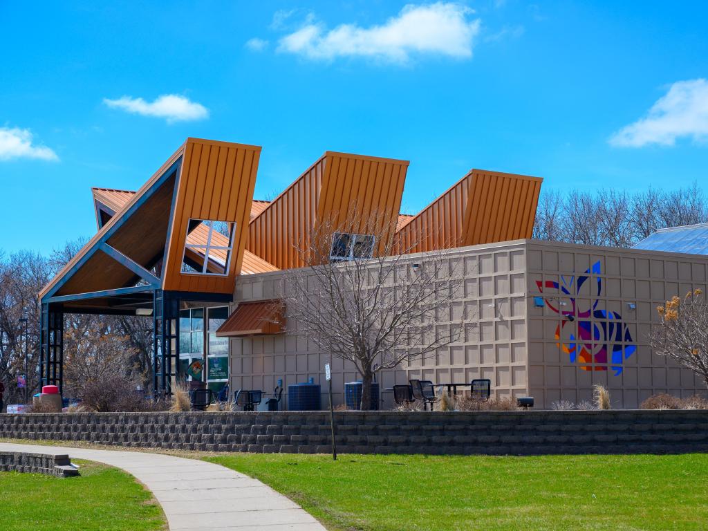 Facade of the nature center and aquarium in Sioux Falls on a sunny day
