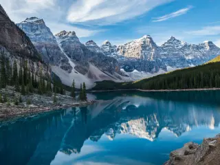 Moraine Lake with in the valley of ten peaks covered in snow