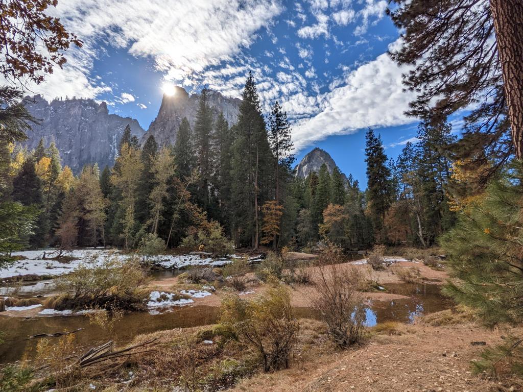 Winter view of the trees and cliffs of Yosemite on a autumn day 
