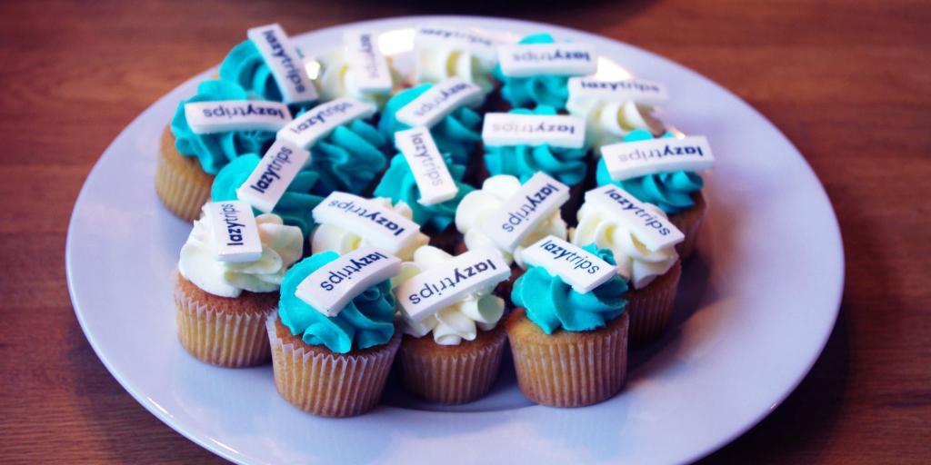 Branded blue and white mini cupcakes at the LazyTrips Launch