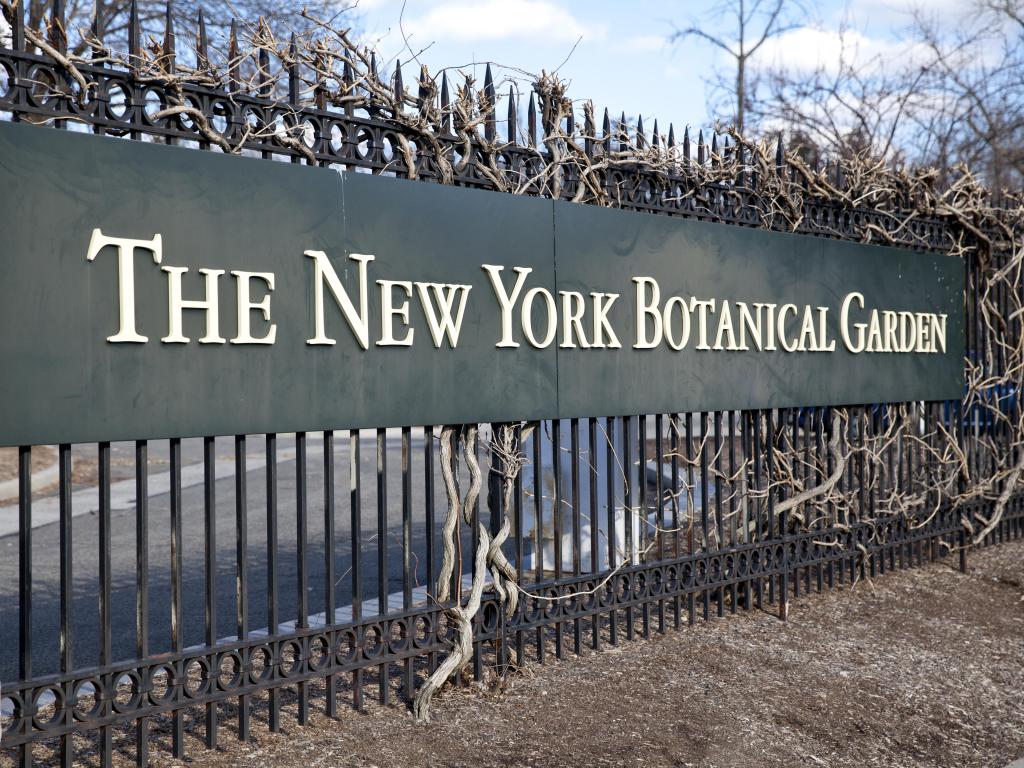 Entry gates with large sign of The New York Botanical Garden 