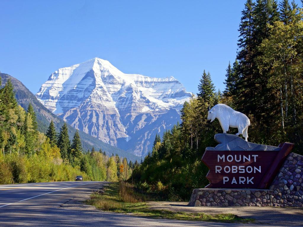 Mount Robson National Park Entrance with mountain peaks in the background.
