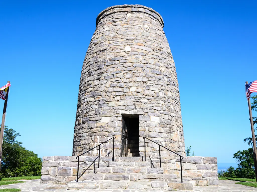 Washington Monument State Park, image of the famous stone structure on a sunny day