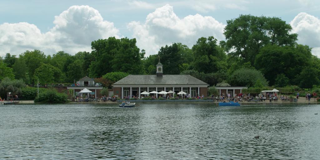 The Serpentine Bar & Kitchen over the lake in Hyde Park 