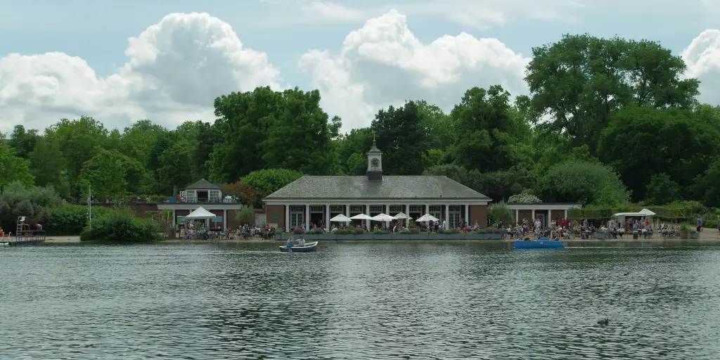 The Serpentine Bar & Kitchen over the lake in Hyde Park 
