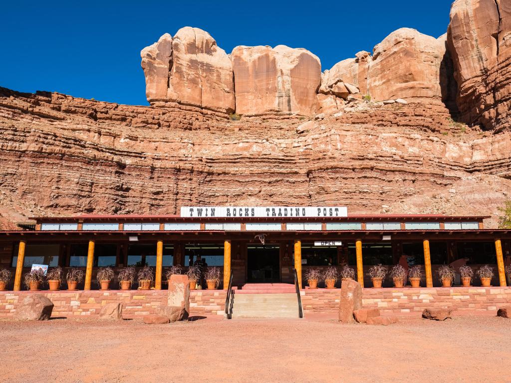 The Twin Rocks Trading Post in the Utah desert surrounded by the stunning beauty of sandstone formations