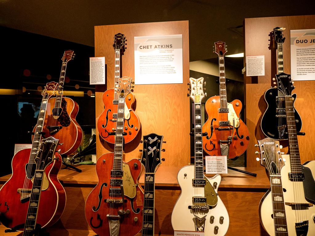 An exhibition of electric guitars that belonged to Chet Atkins and other musicians in the museum