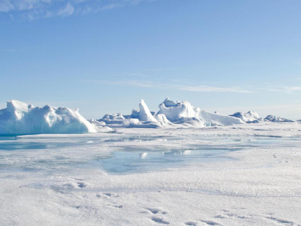 Ice caps and ice mountains in the North Pole