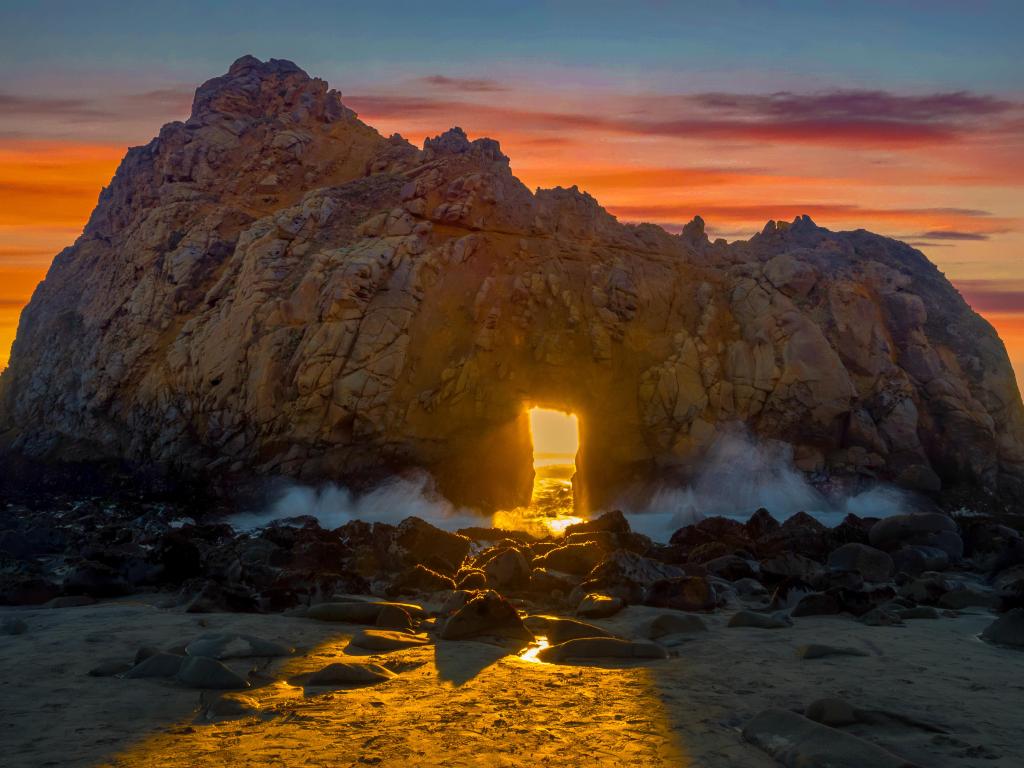 Famous Keyhole Rock with the sunbeams shining through the hole in the rock formation during sunset