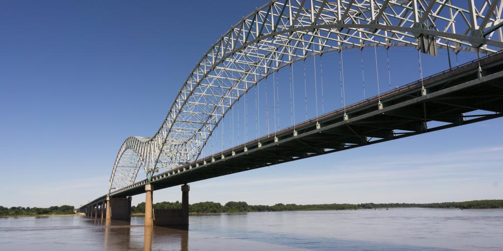 Hernando de Soto bridge over the Mississippi from Memphis, Tennessee to Arkansas