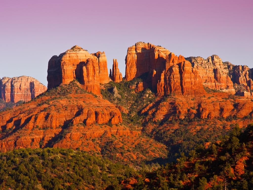 Red rocks for Sedona including the famous Cathedral Rock can be seen on the road trip from Las Vegas to Phoenix
