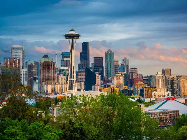 Sunset view of the Seattle skyline from Kerry Park, in Seattle, Washington, USA