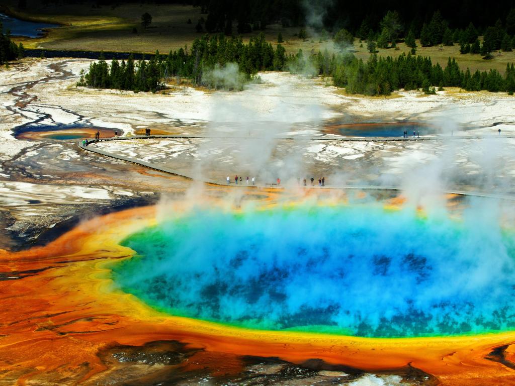Grand prismatic pool at Yellowstone National Park bright colors