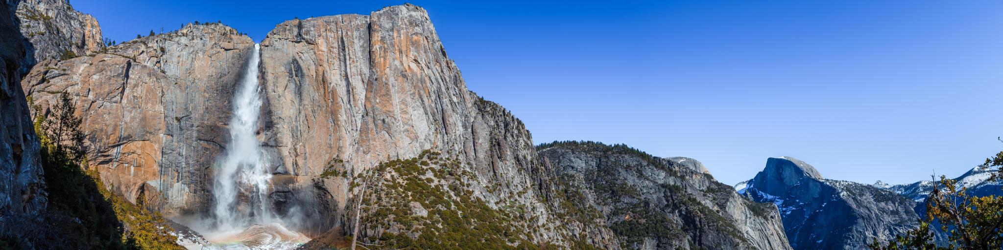 Panoramic view from Upper Yosemite Falls Trial, with Yosemite Falls in the background