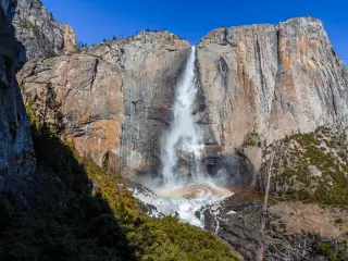 Panoramic view from Upper Yosemite Falls Trial, with Yosemite Falls in the background