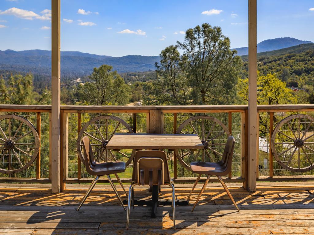 Outdoor table with a scenic view of a valley and Sierra Nevada mountain range near by the famous Yosemite National Park