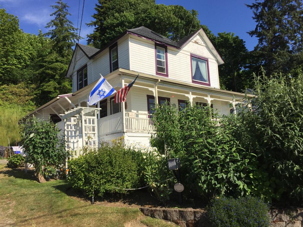 Astoria Oregon  Goonies movie house.