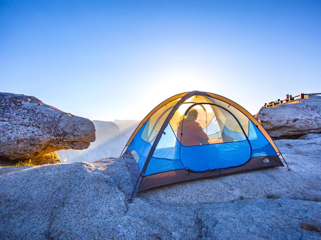 Camping in Yosemite on a prime location on top of a cliff, sunny day