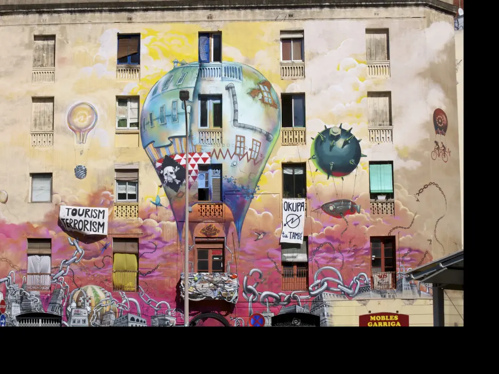 La Carboneria - a unique squatter sight with amazing graffiti in Barcelona