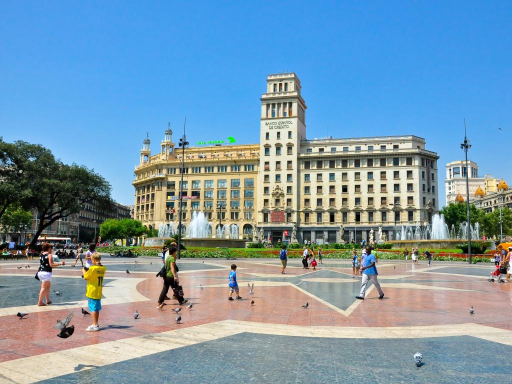 Things to do in Barcelona - Plaça de Catalunya