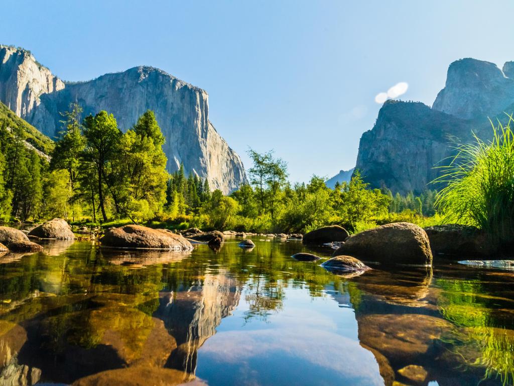 Beautiful lake in Yosemite National Park on a stunningly sunny day with mountains in the background