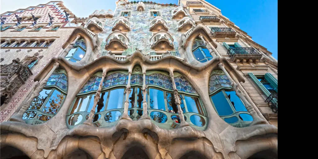 Casa Battlo facade in Barcelona, before the start of the road trip