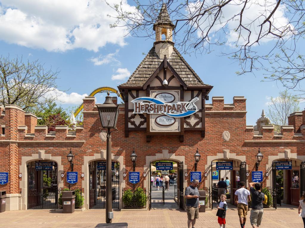 Entrance to Hershey Chocolate Park, people waiting to be let in for a day of fun