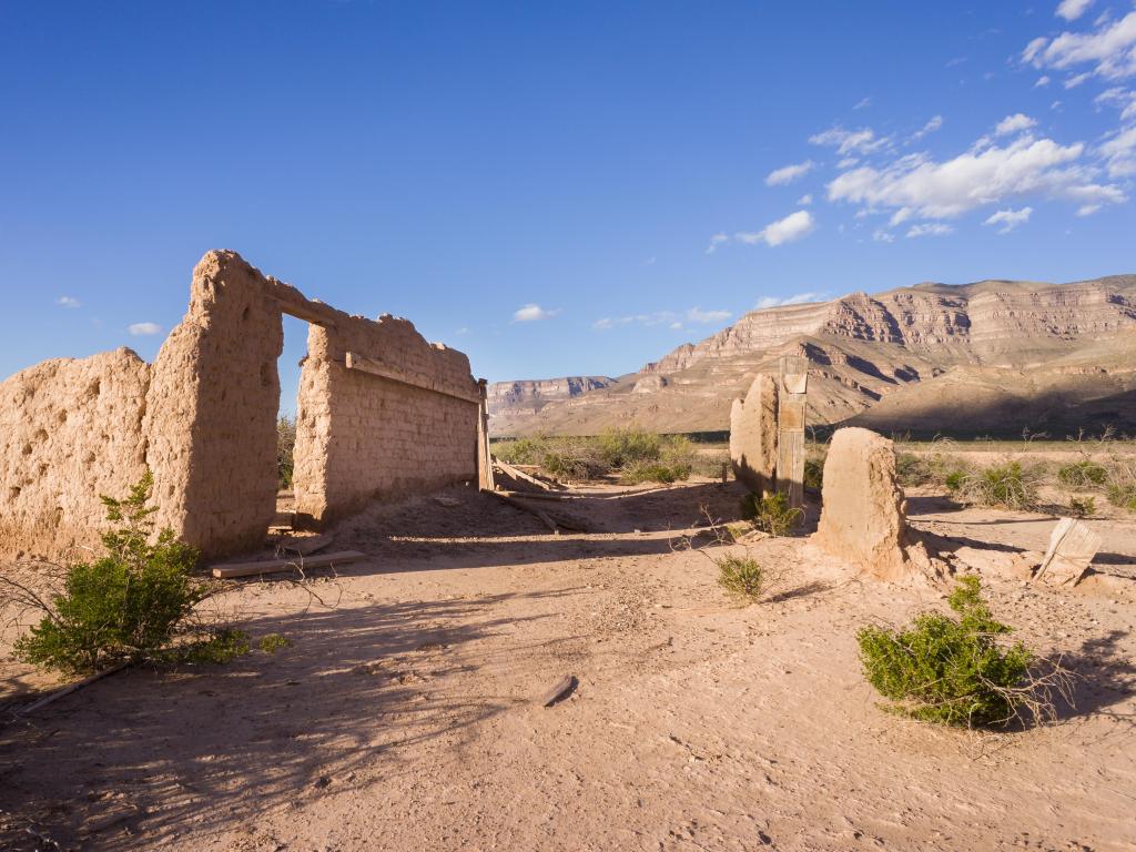 Ruins at the Oliver Lee Ranch at Oliver Lee memorial, surrounded by desert sands and mountains