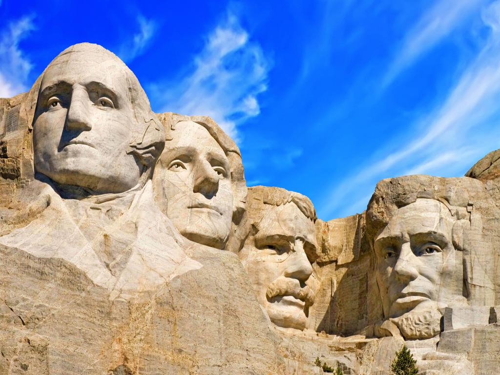 Mont Rushmore in South Dakota on a sunny day depicting the 4 presidents of the USA